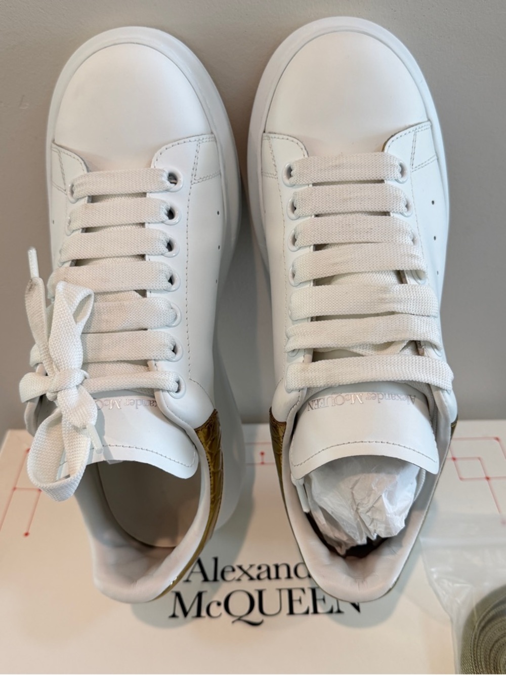 Alexander McQueen Women’s Oversized Sneakers White Gold Crocodile sz US 9.5 - Picture 2 of 16